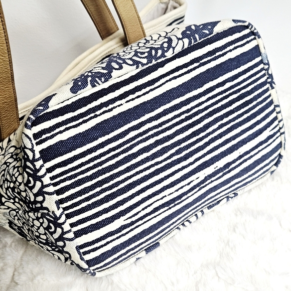 Tommy Bahama Summer Shoulder Bag Tote - Picture 6 of 16